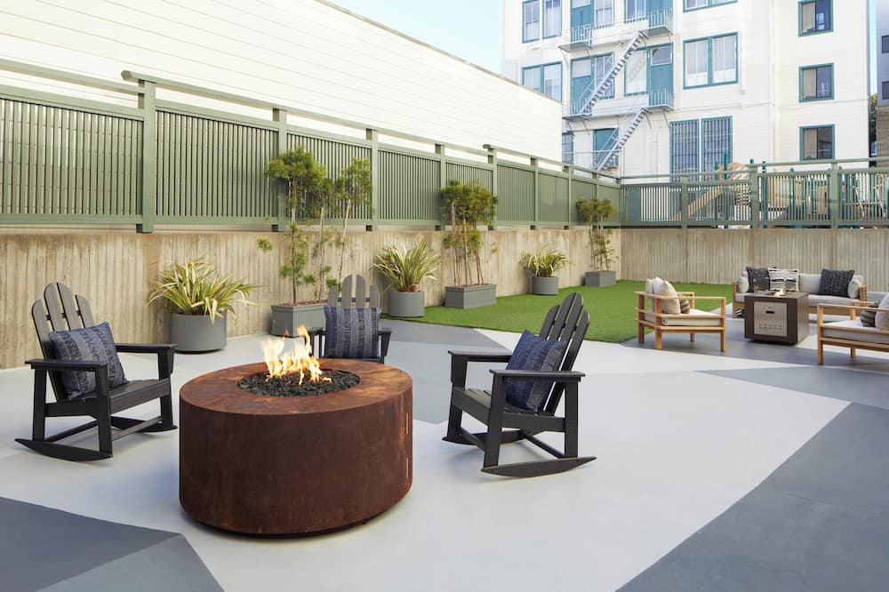 キンプトン ホテル エンソ バイ IHG 写真