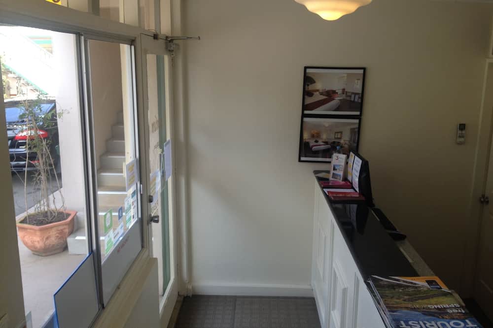 ザ 3 エクスプロラーズ モーテル 写真