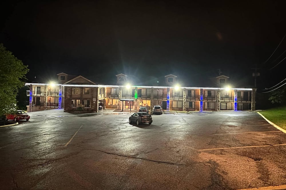 サバーバン スタジオズ ブランソン オン ザ ストリップ 写真