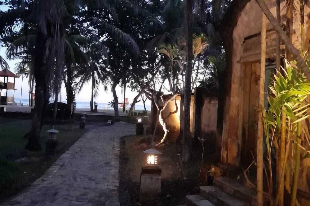 ザ ロイヤル ビーチ スミニャック バリ 写真