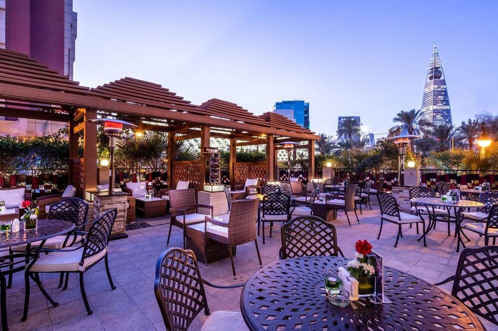 ブライラ ホテル オラヤ 写真