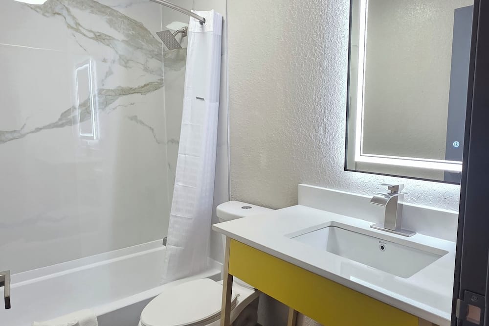 デイズイン by ウィンダム ウォーキガン 写真