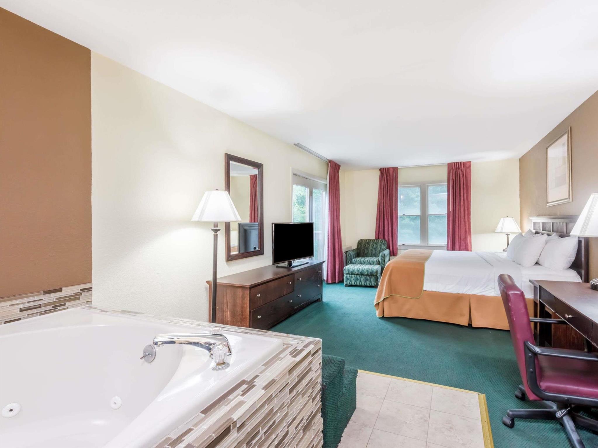 ラマダ バイ ウィンダム グロトン/ミスティック 写真