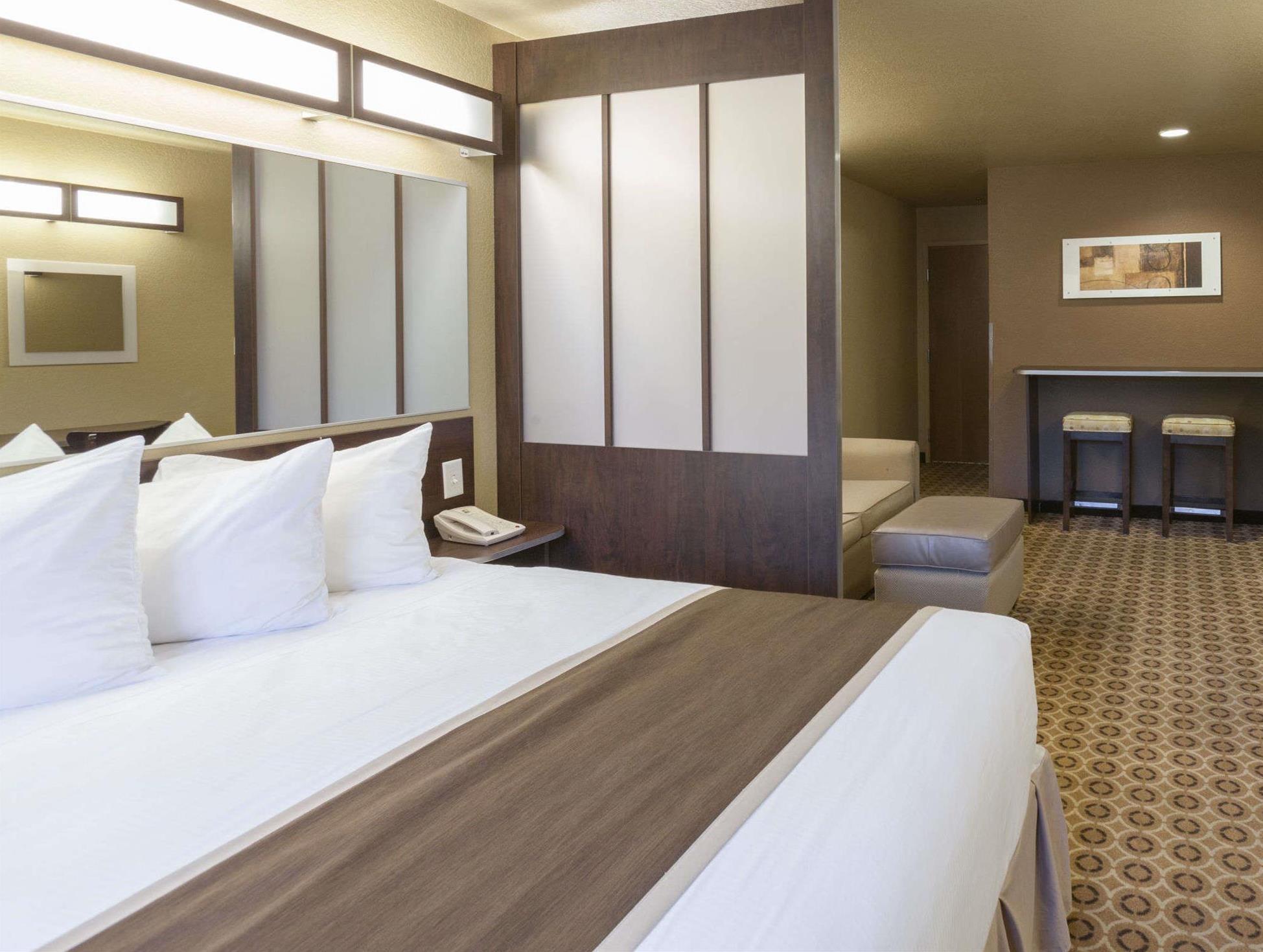 マイクロテル イン & スイーツ バイ ウィンダム サーシー 写真