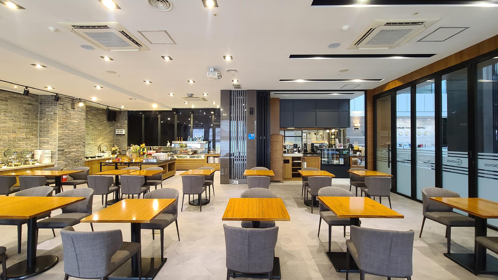 ヒョンジン ツーリスト ホテル 写真