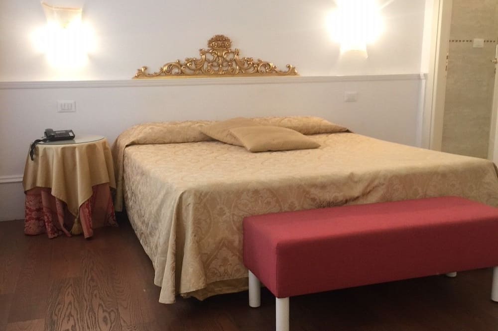 カ デイ ポロ 写真