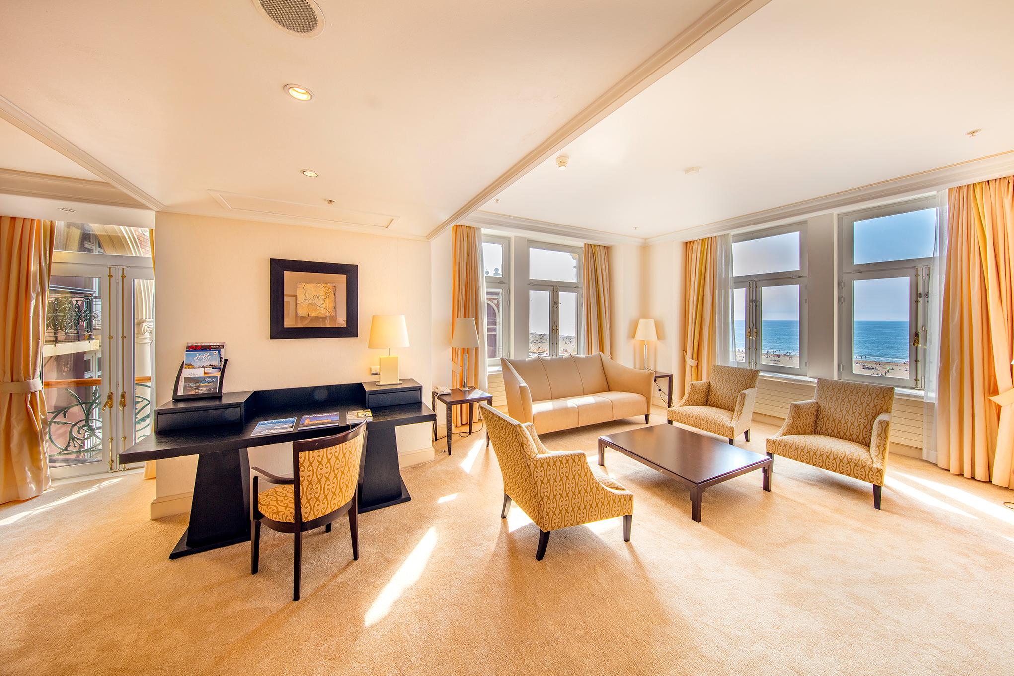 グランドホテルアムラス クラウス デンハーグ スヘフェニンゲン 写真