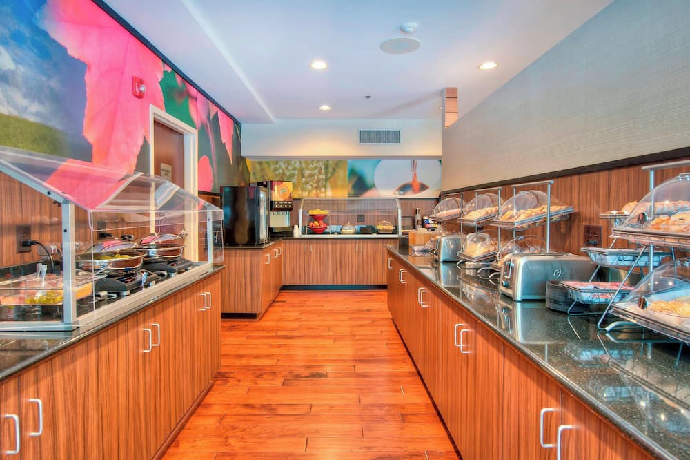 フェアフィールド イン バイ マリオット ローリー クラブツリー 写真