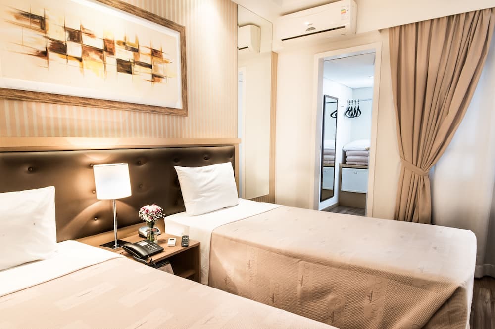 Summit Hotel Monaco 写真