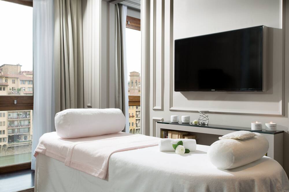 ポートレート フィレンツェ ルンガルノコレクション 写真