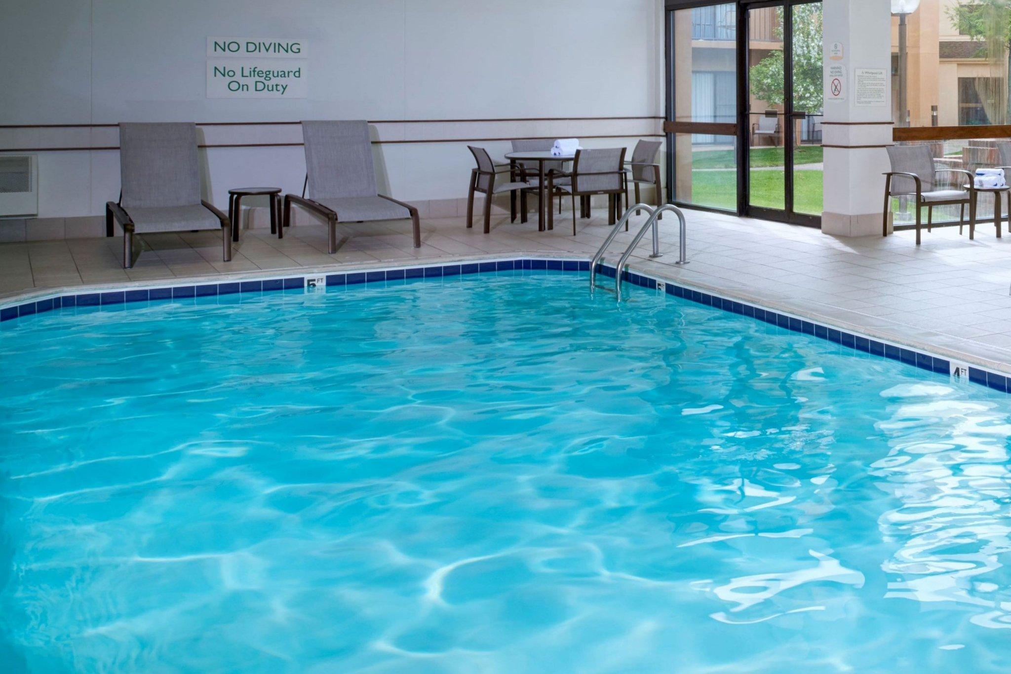 Courtyard by Marriott Detroit Dearborn 写真