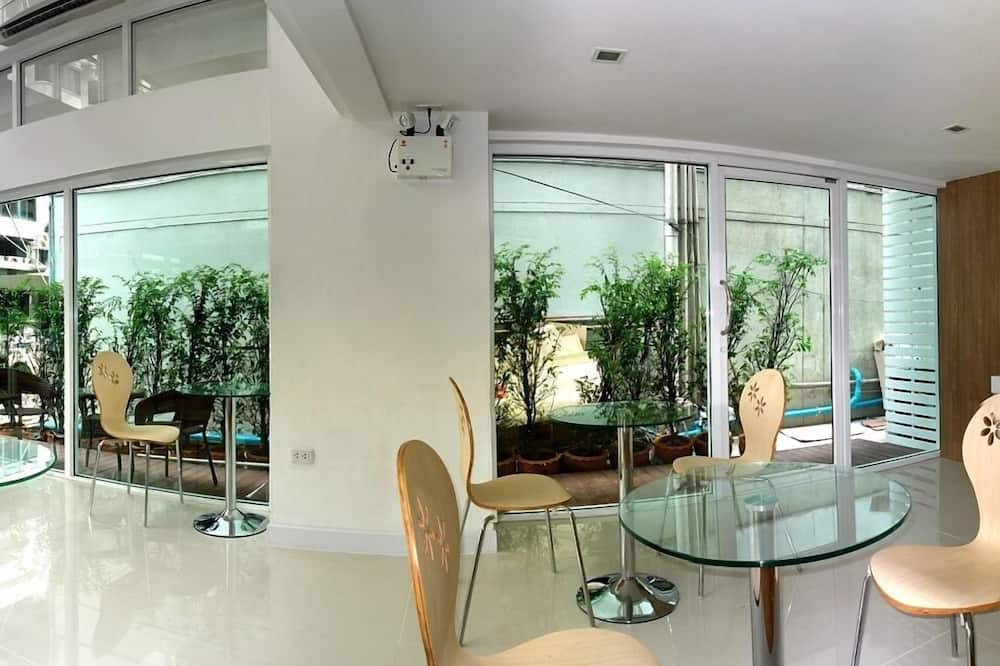 ナントラ エカマイ ホテル 写真