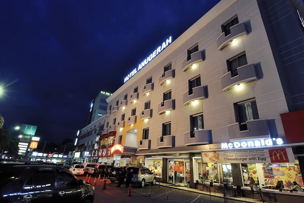 ホテル アヌゲラ パレンバン 写真