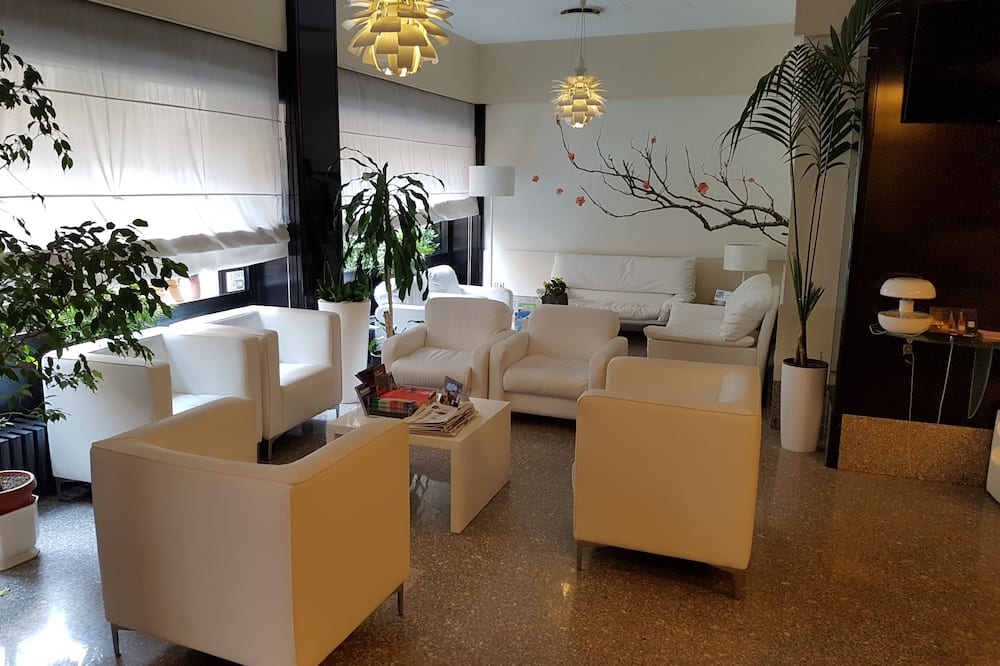 ホテル メンニーニ 写真