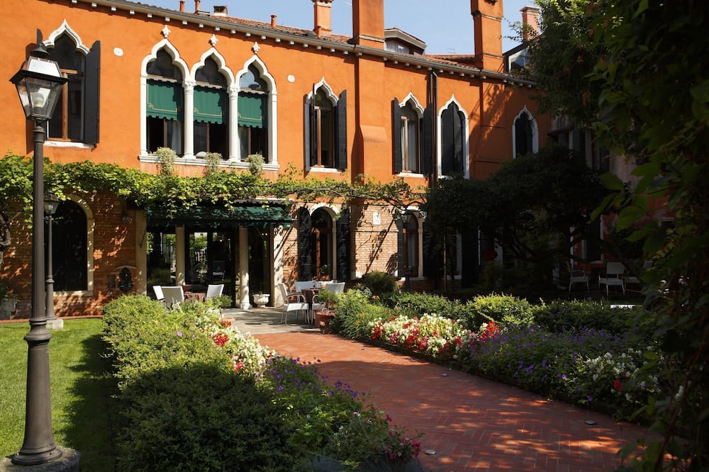 ペンシオーネ アッカデーミア ヴィッラ マラヴェージェ 写真