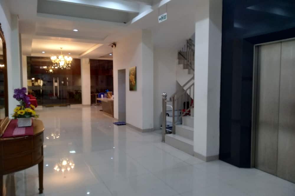 カナシャ イスラミ 写真