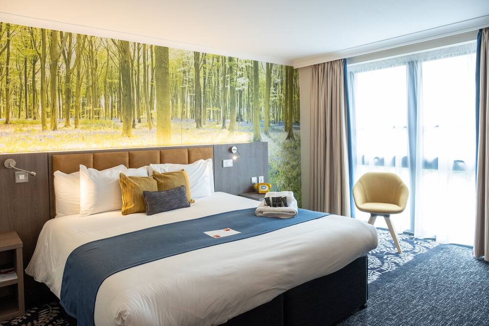 Burleigh Court Hotel and Leisure 写真