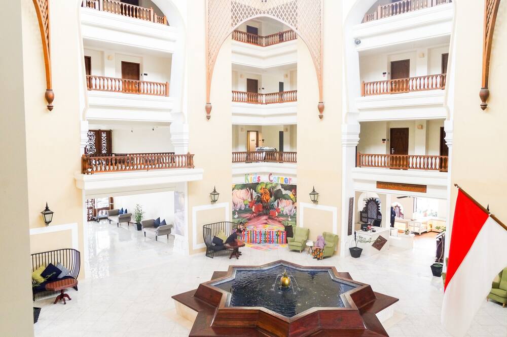 モノポリ オテル ブキティンギ 写真