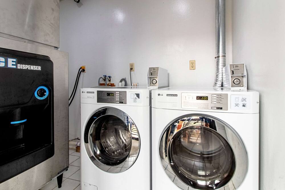 クオリティ イン & スイーツ ディクソン 写真