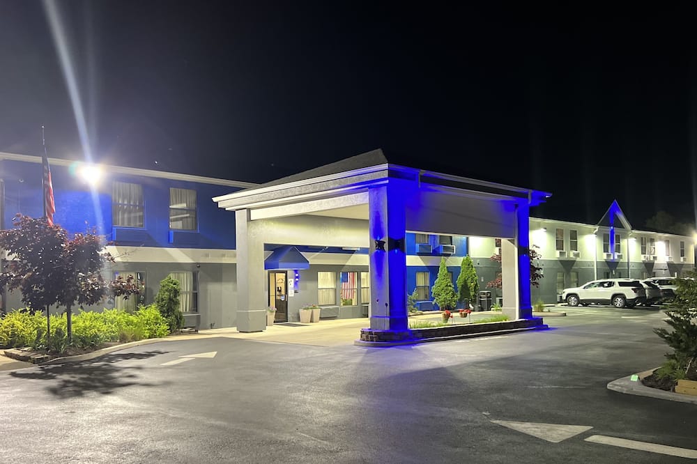 デイズ イン バイ ウィンダム グレート レイクス ネイバル ベース 写真