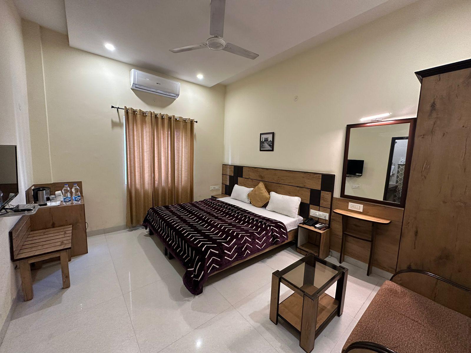 ホテル サロヴァー リージェンシー 写真