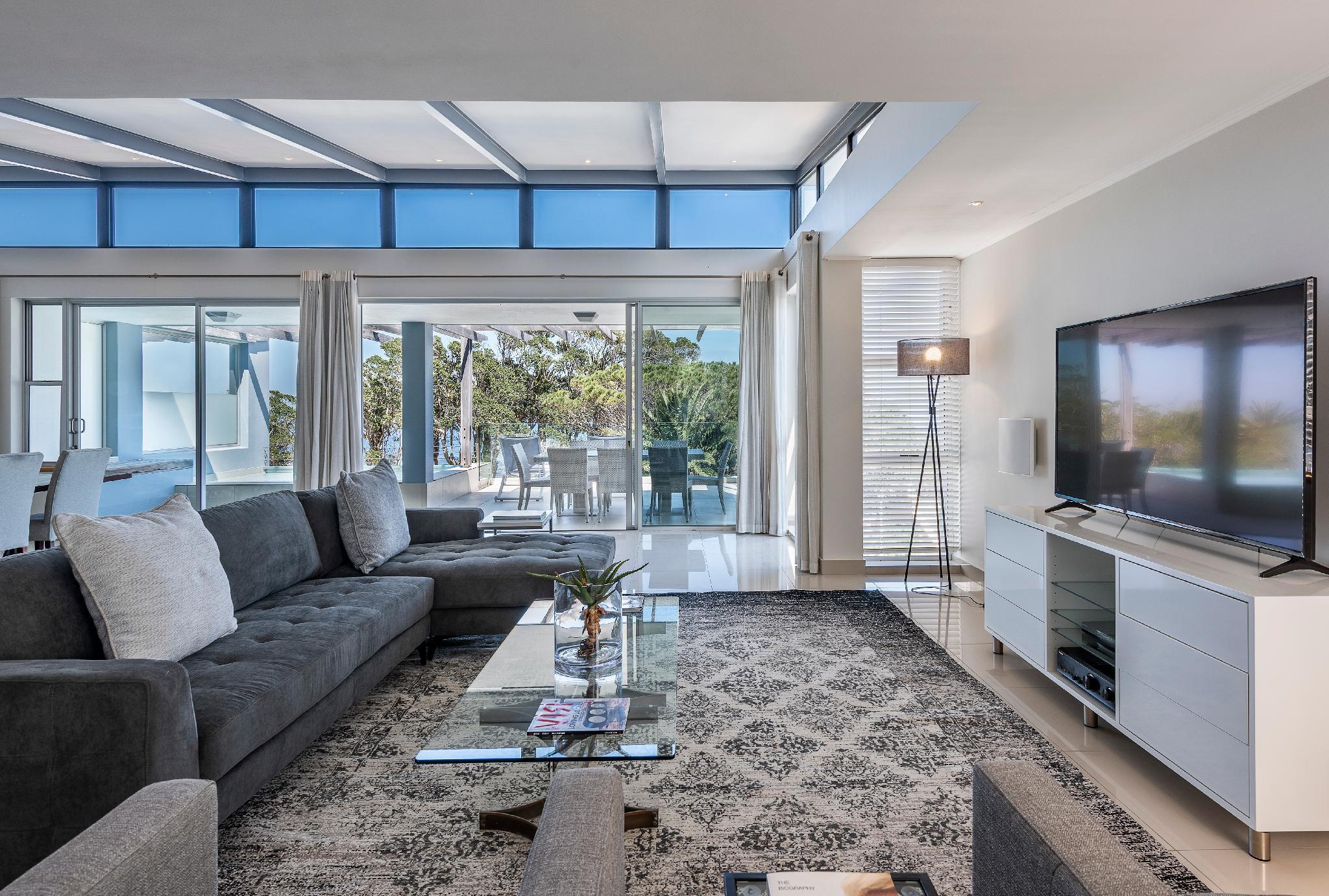 Blue Views Penthouse Beachfront Apartment with Pool 写真