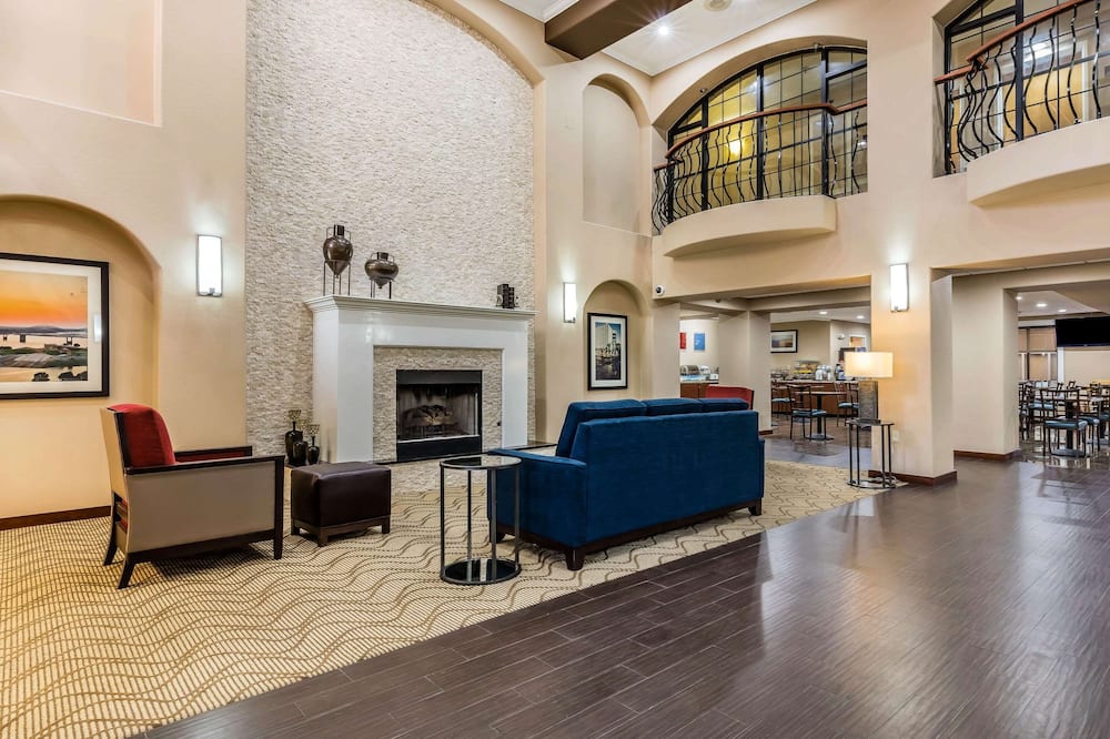 コンフォート イン & スイーツ エアポート - アメリカン ウェイ 写真