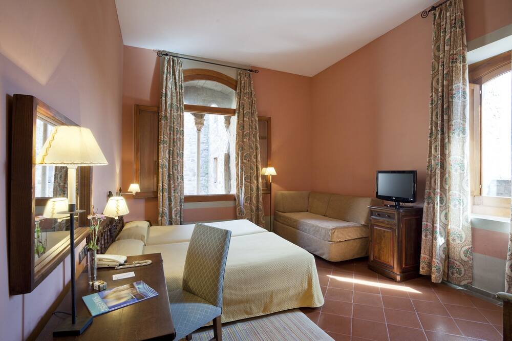 パラドール デ カルドナ 写真