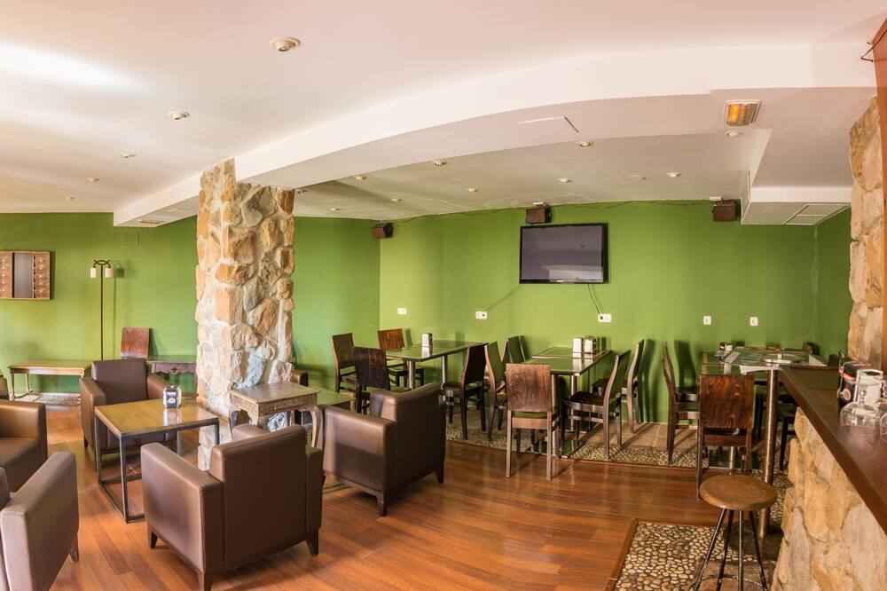 ホテル ドン ミゲル 写真