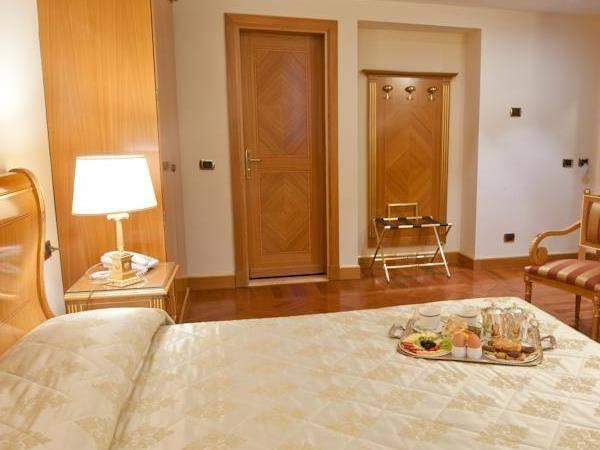 ホテル マルコーニ 写真