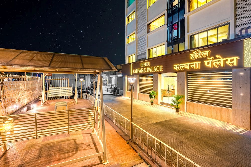 ホテル カルパナ パレス 写真