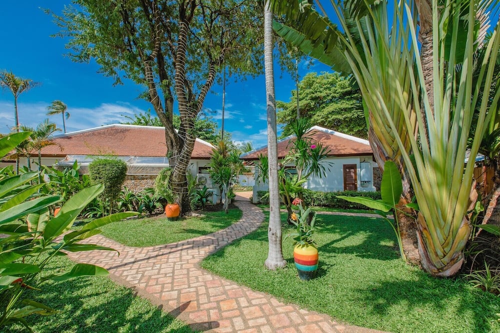 ザ プリビレッジ ホテル エズラ ビーチ クラブ 写真