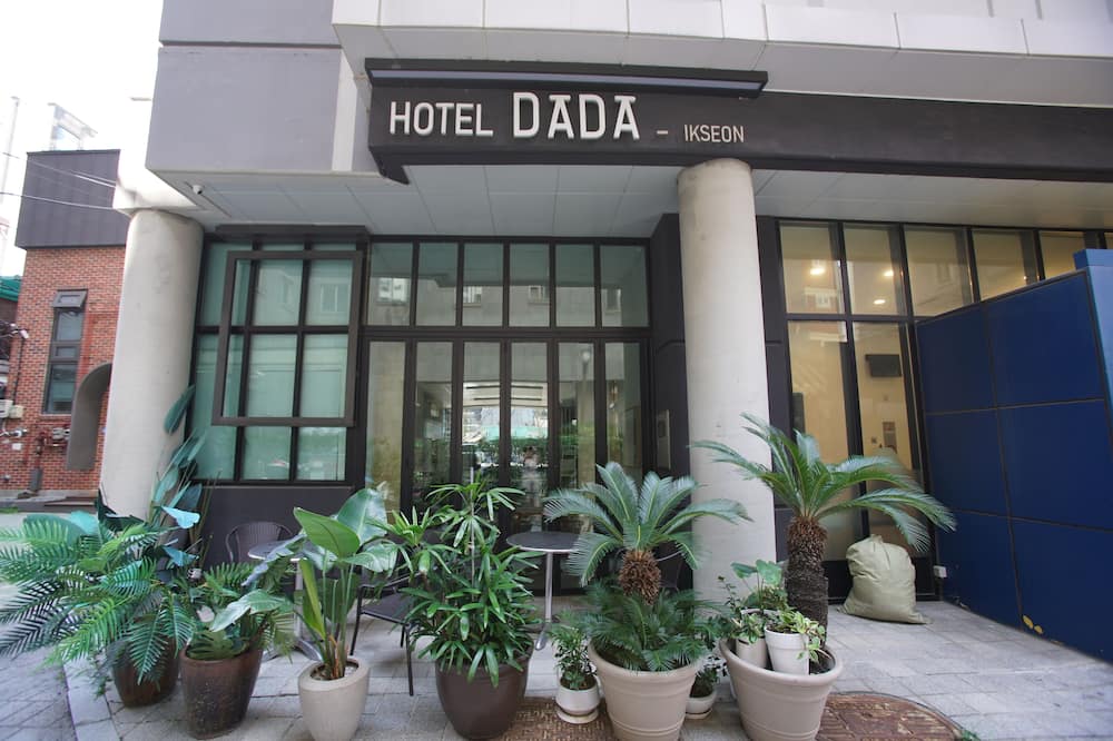 ホテル ダダ インサドン 写真