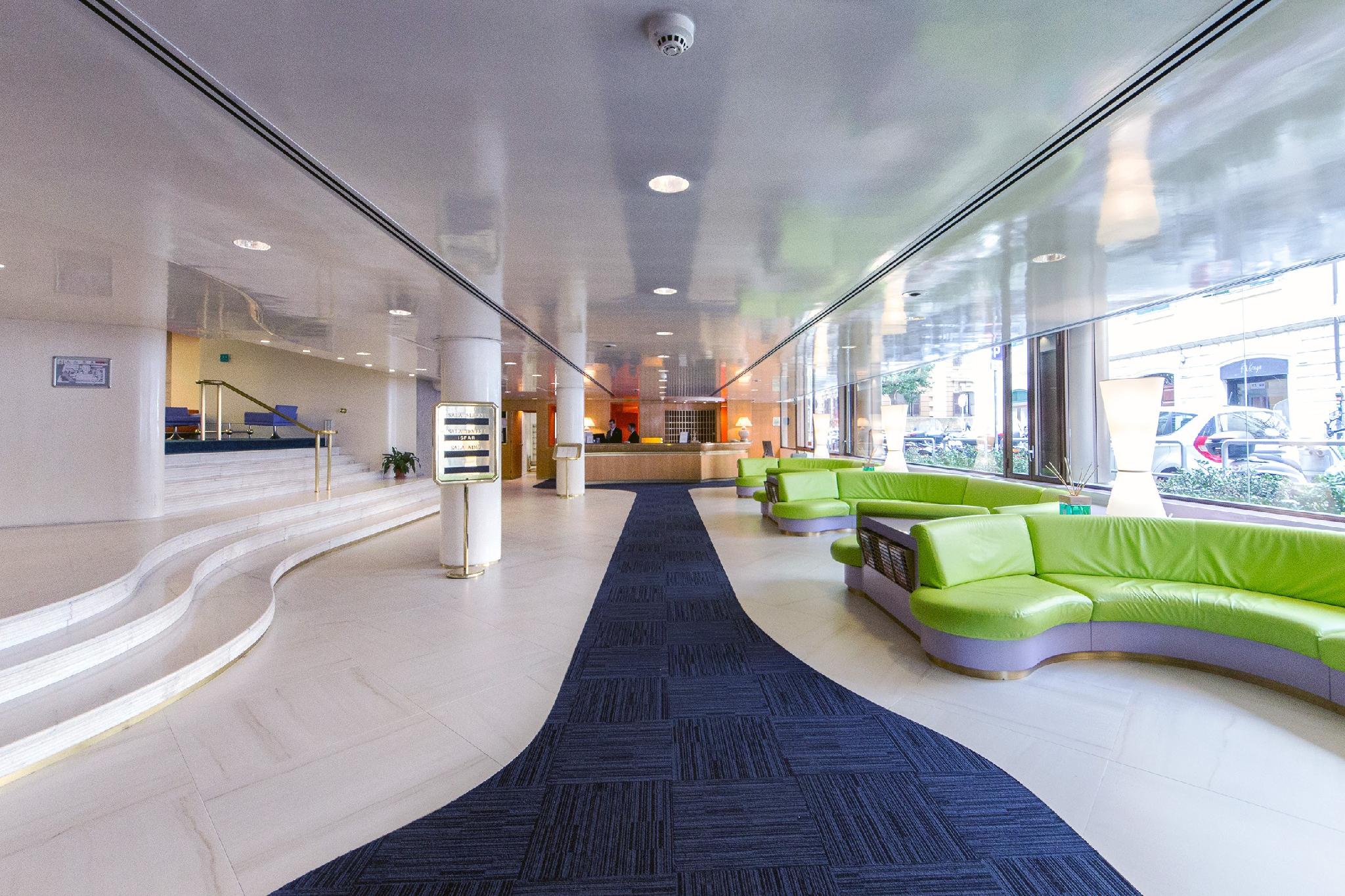 アルバーニ ホテル 写真