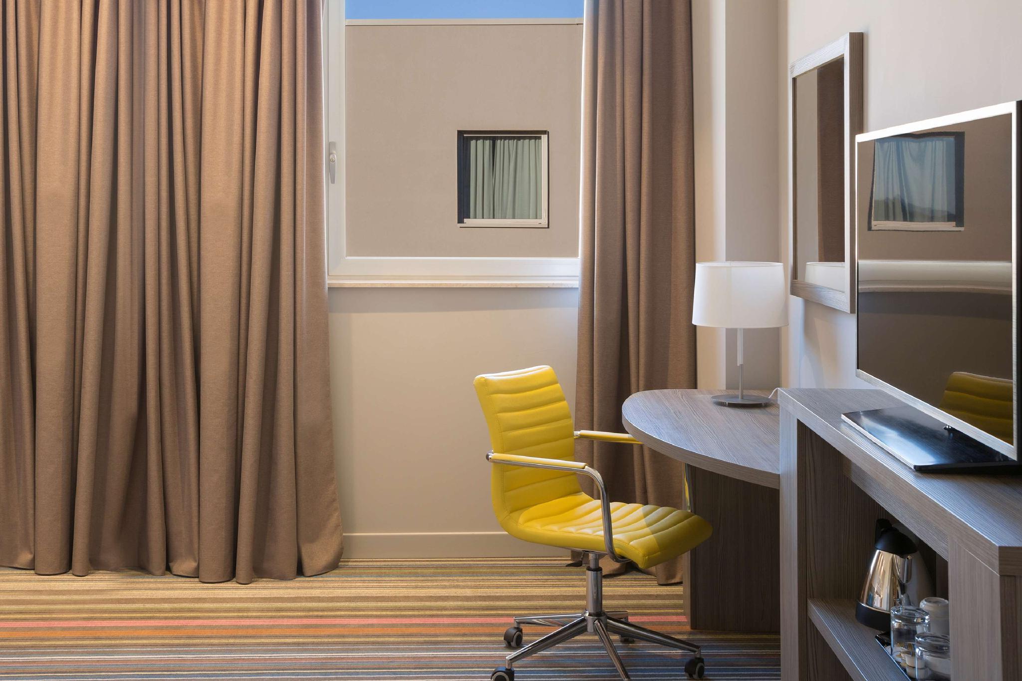 ハンプトン バイ ヒルトン ローマ イースト 写真