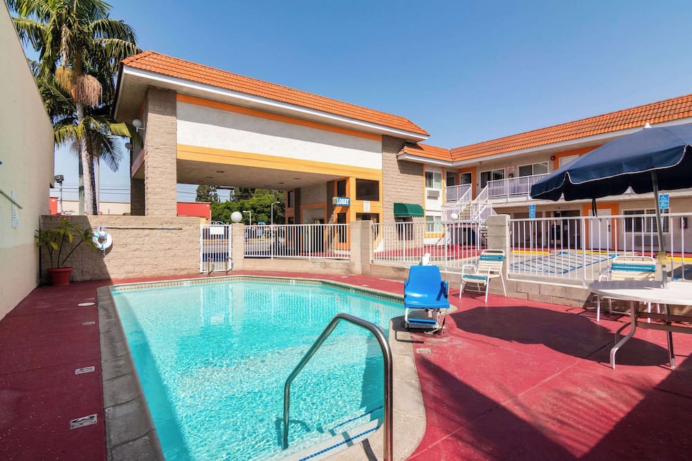 ロードウェイ イン アーテシア セリトス 写真