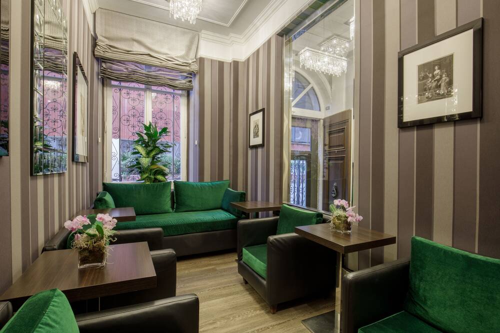 ロイヤル コート ホテル 写真