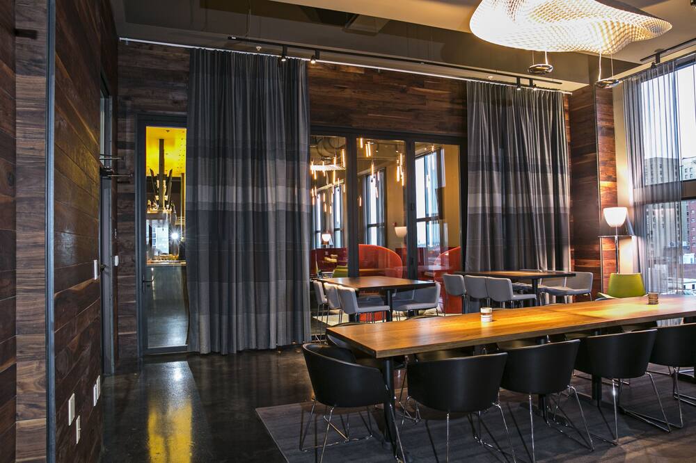 ヒルトン ガーデン イン ルイビル ダウンタウン 写真