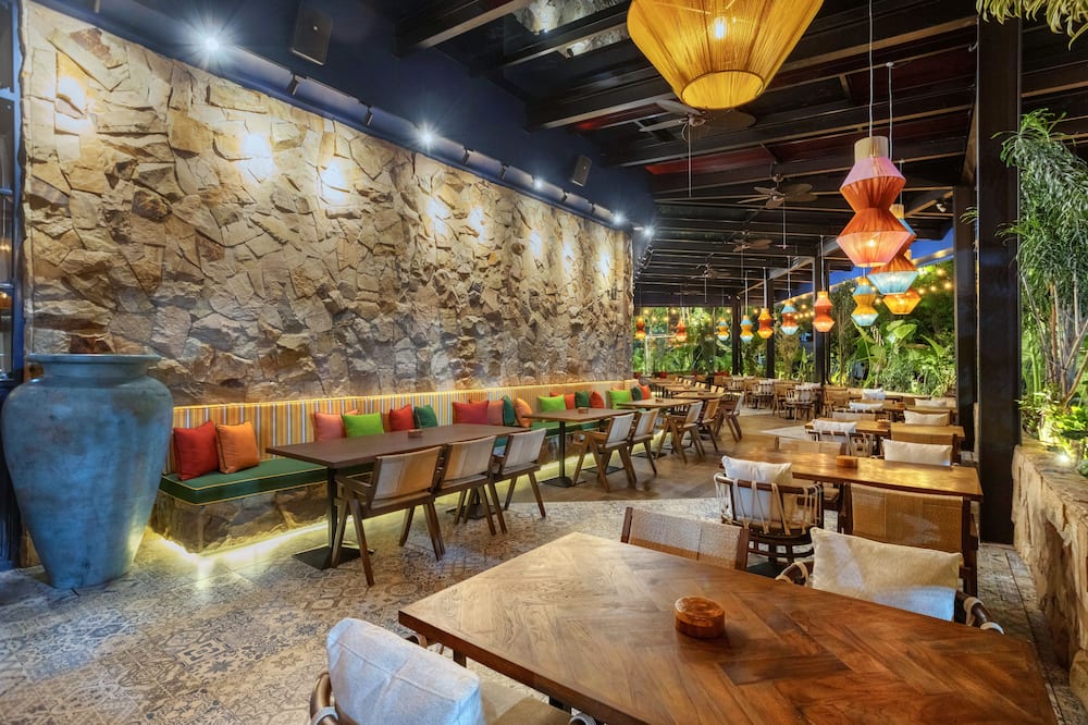 アシュリー トゥグ タニ メンテング 写真