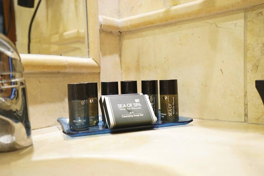 アンバサダー ホテル 写真