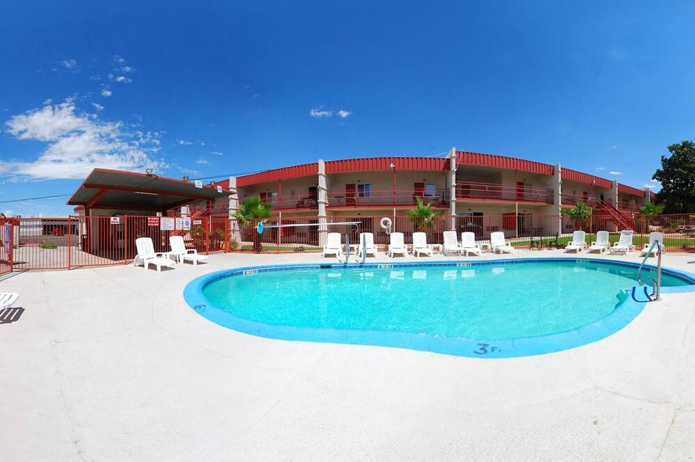 ロードウェイ イン アット レイク パウエル 写真