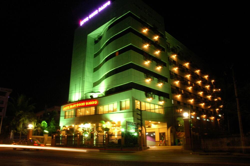 ホテル シュウェ ゴーン ダイン 写真