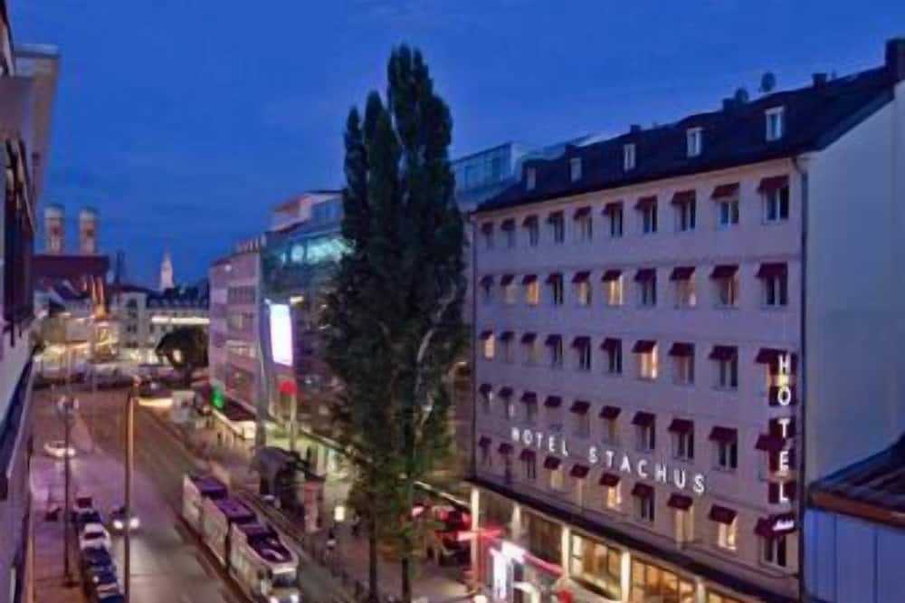 ホテル シュタフス 写真