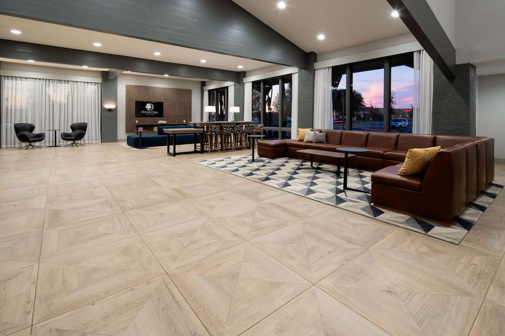 ダブルツリー バイ ヒルトン ベイカーズフィールド 写真