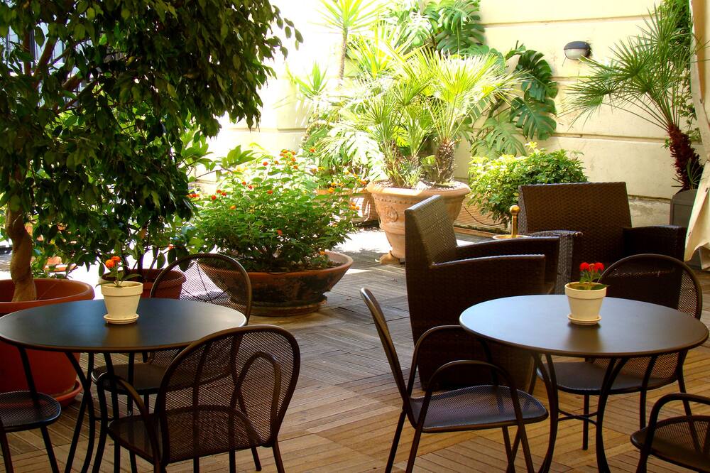 ラマダ ナポリズ シティ センター 写真