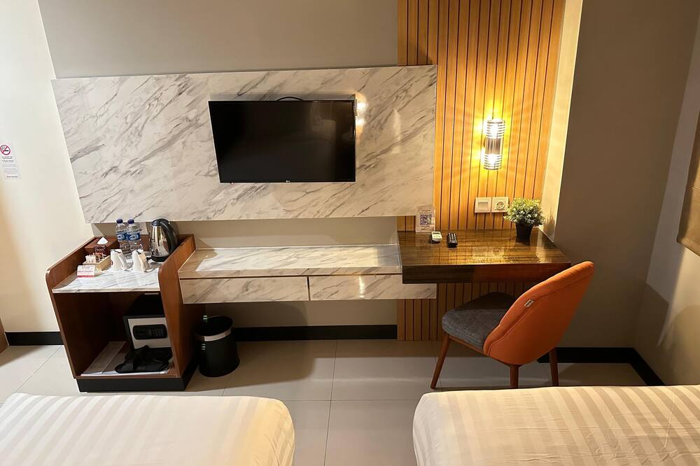 ディプリマホテルジェムルサリスラバヤ 写真