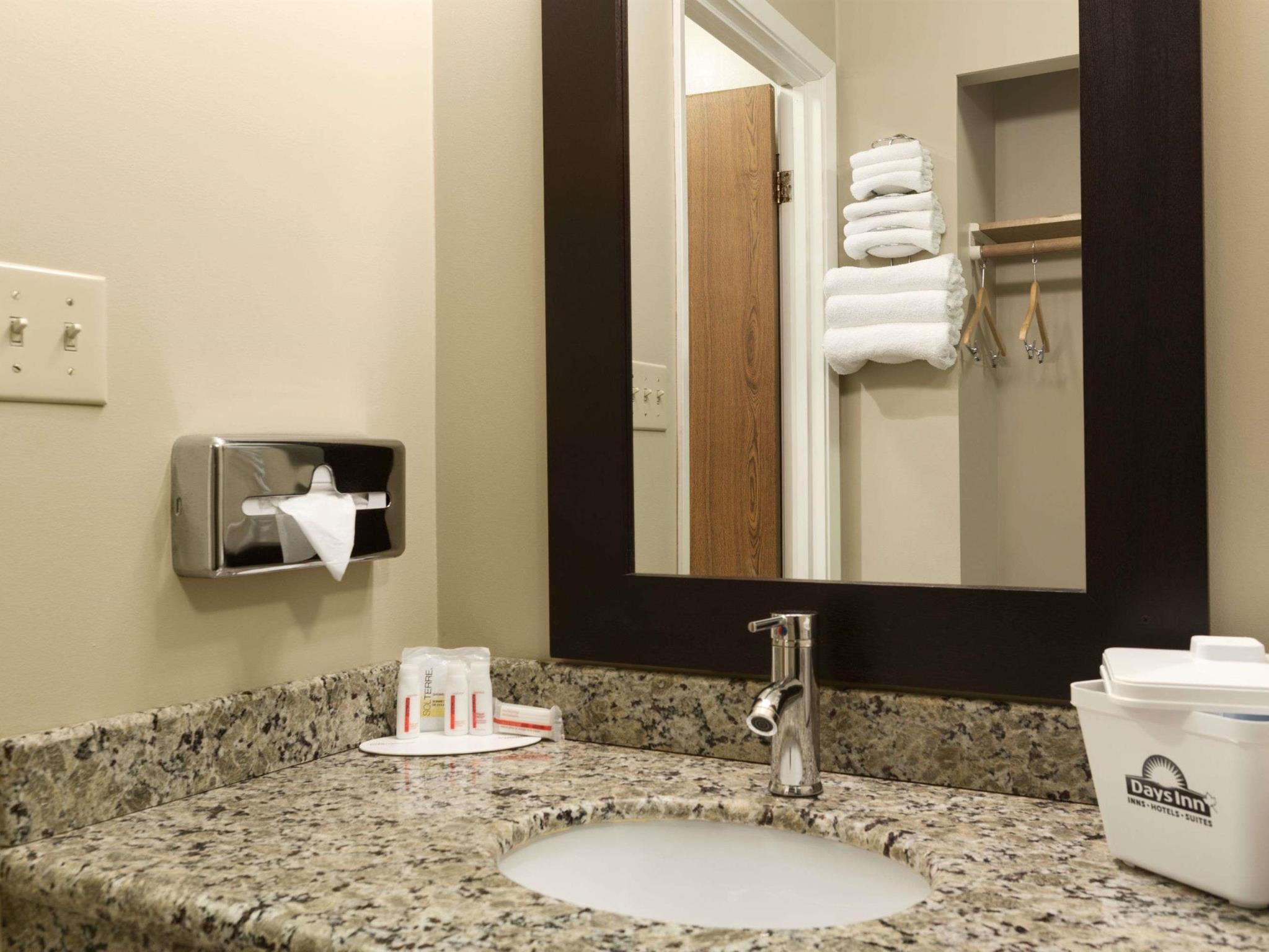 デイズ イン バイ ウィンダム ナナイモ 写真