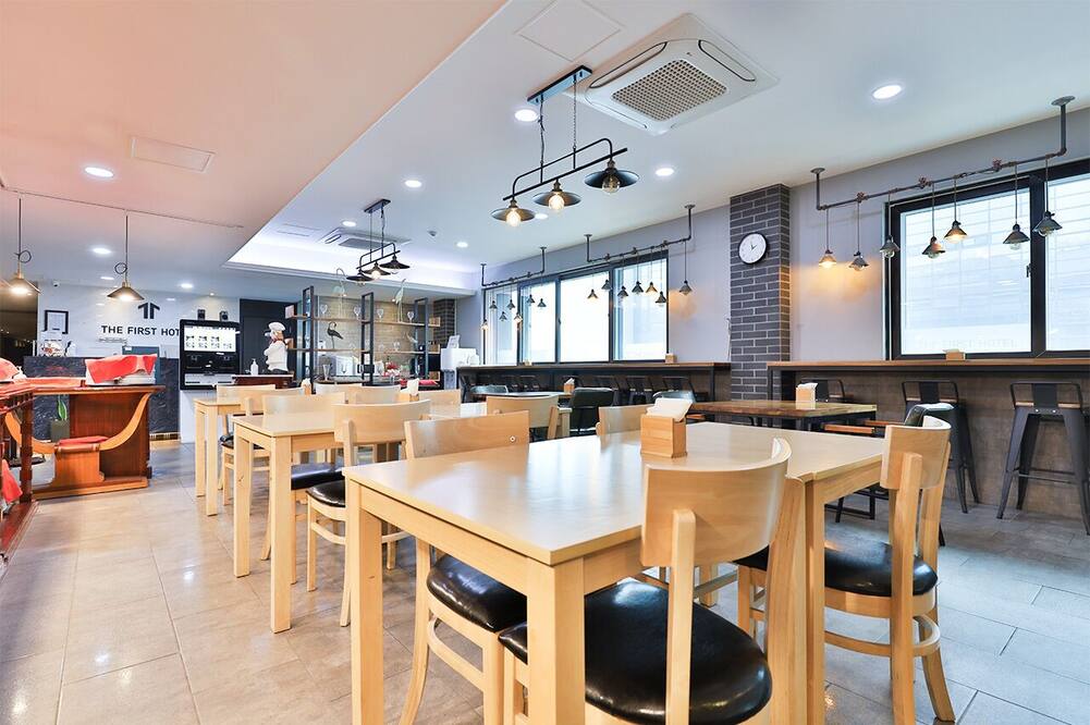 ザ ファースト ホテル 写真