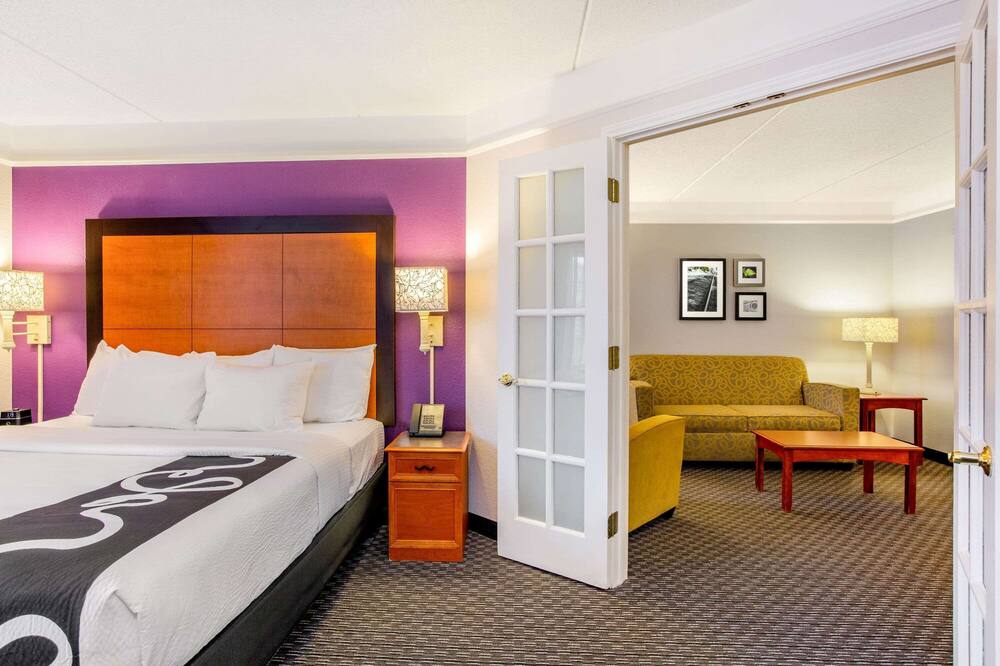 ラ キンタ イン & スイーツ バイ ウィンダム ラレー ダーラム インターナショナル エアポート 写真