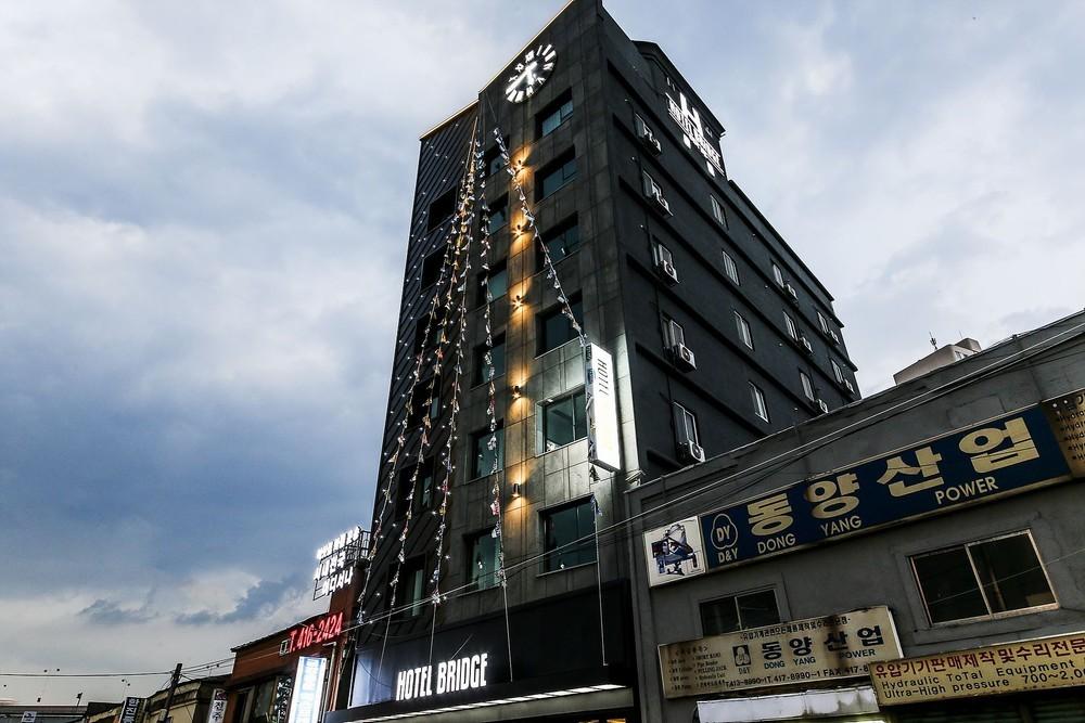 ホテル ブリッジ 写真